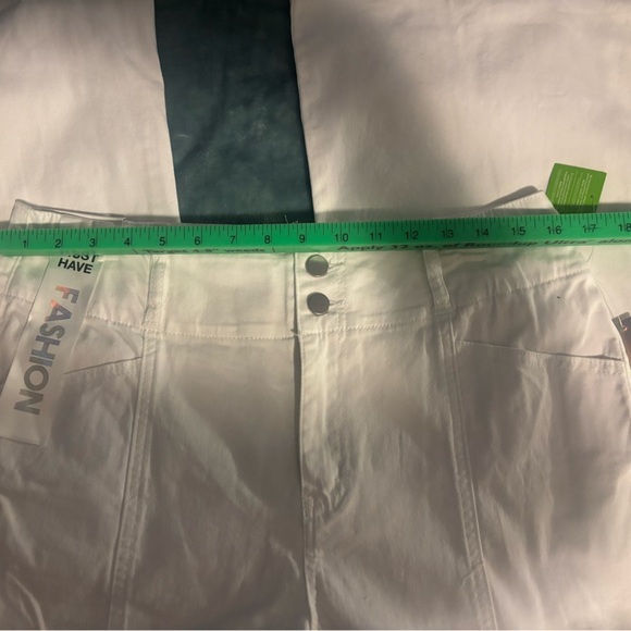 NWT Tinseltown white flare leg jeans. Size 13/31. 2 buttons. - Picture 4 of 8